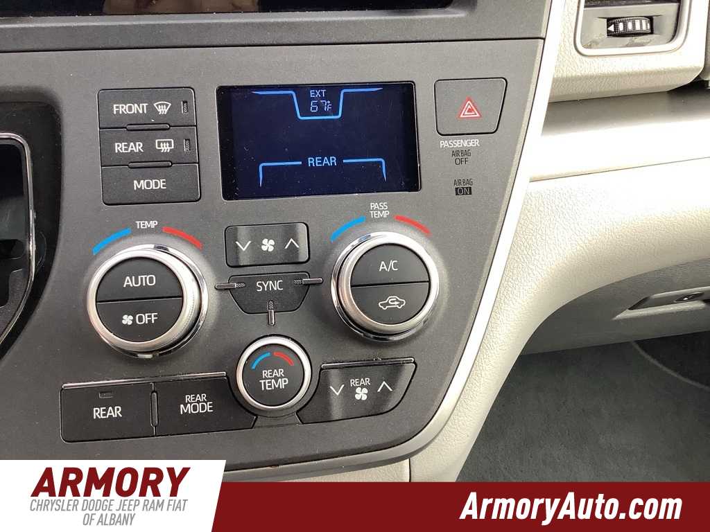 Thumbnail: 2020 Toyota Sienna - 18