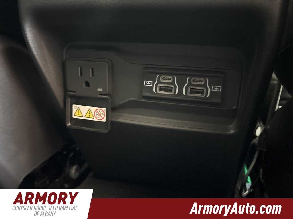 Thumbnail: 2025 Jeep Grand Cherokee - 33