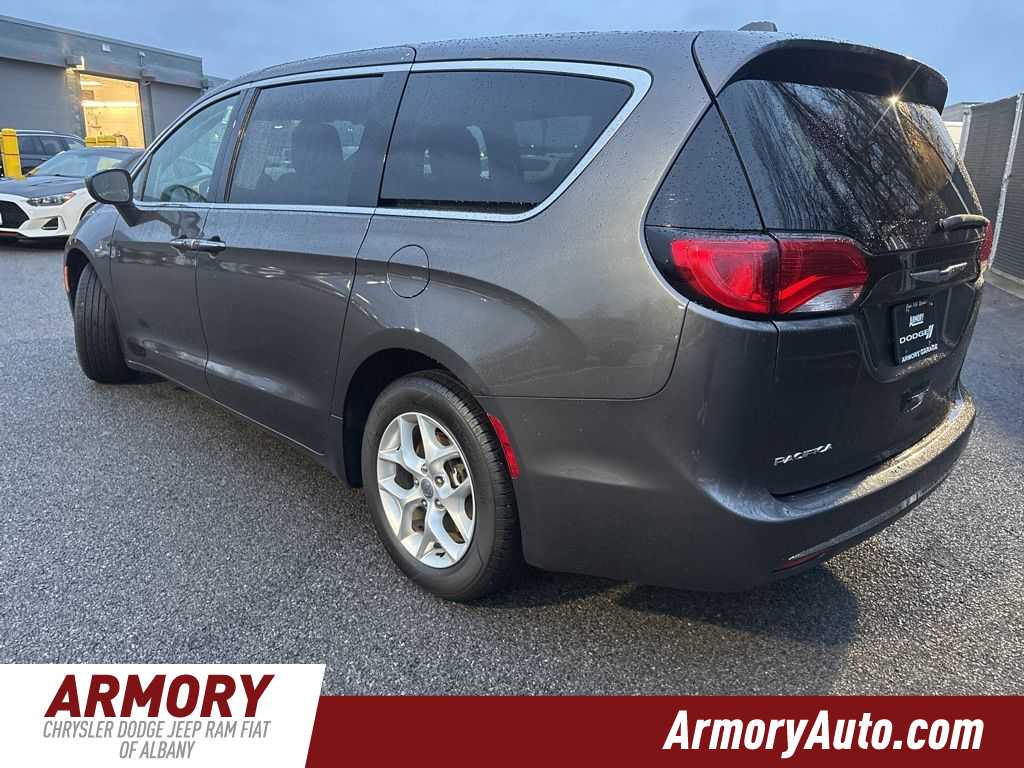 Thumbnail: 2017 Chrysler Pacifica - 5