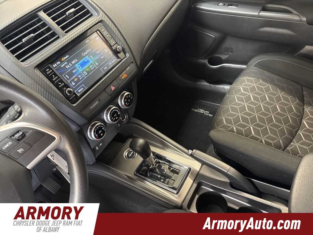 Thumbnail: 2024 Mitsubishi Outlander Sport - 16