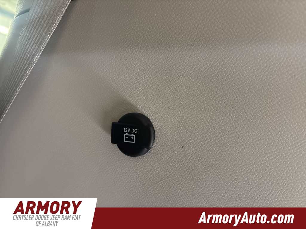 Thumbnail: 2023 Chrysler Pacifica - 32