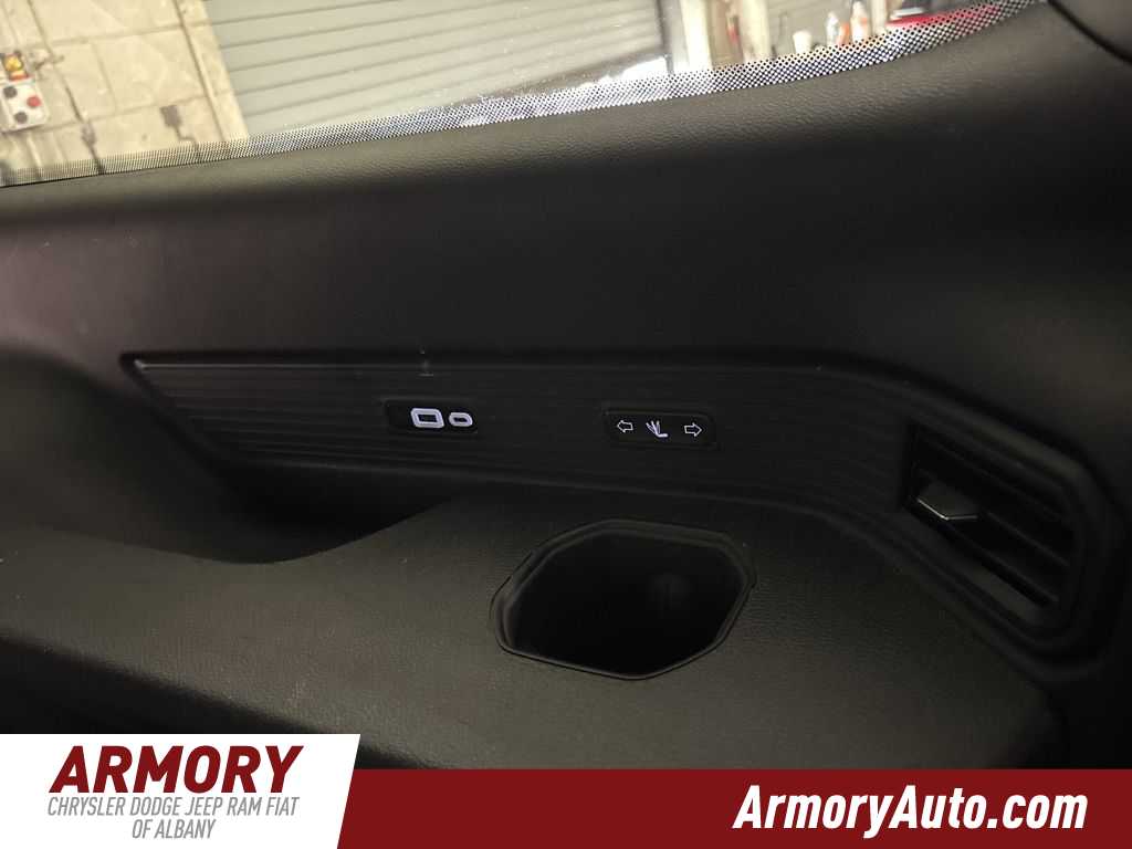 Thumbnail: 2024 Jeep Wagoneer - 32