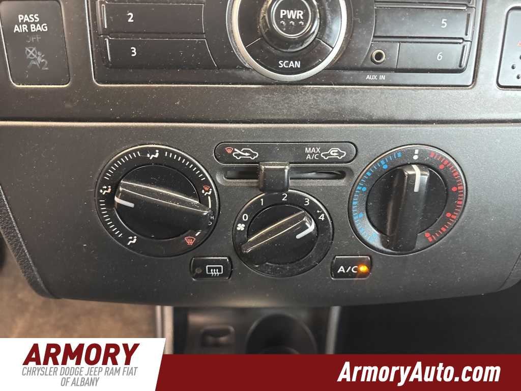 Thumbnail: 2011 Nissan Versa - 18
