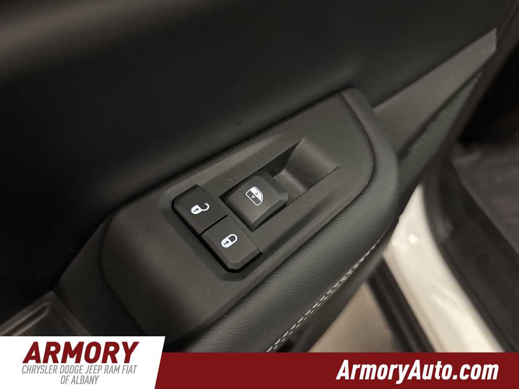 Thumbnail: 2025 Jeep Grand Cherokee - 25