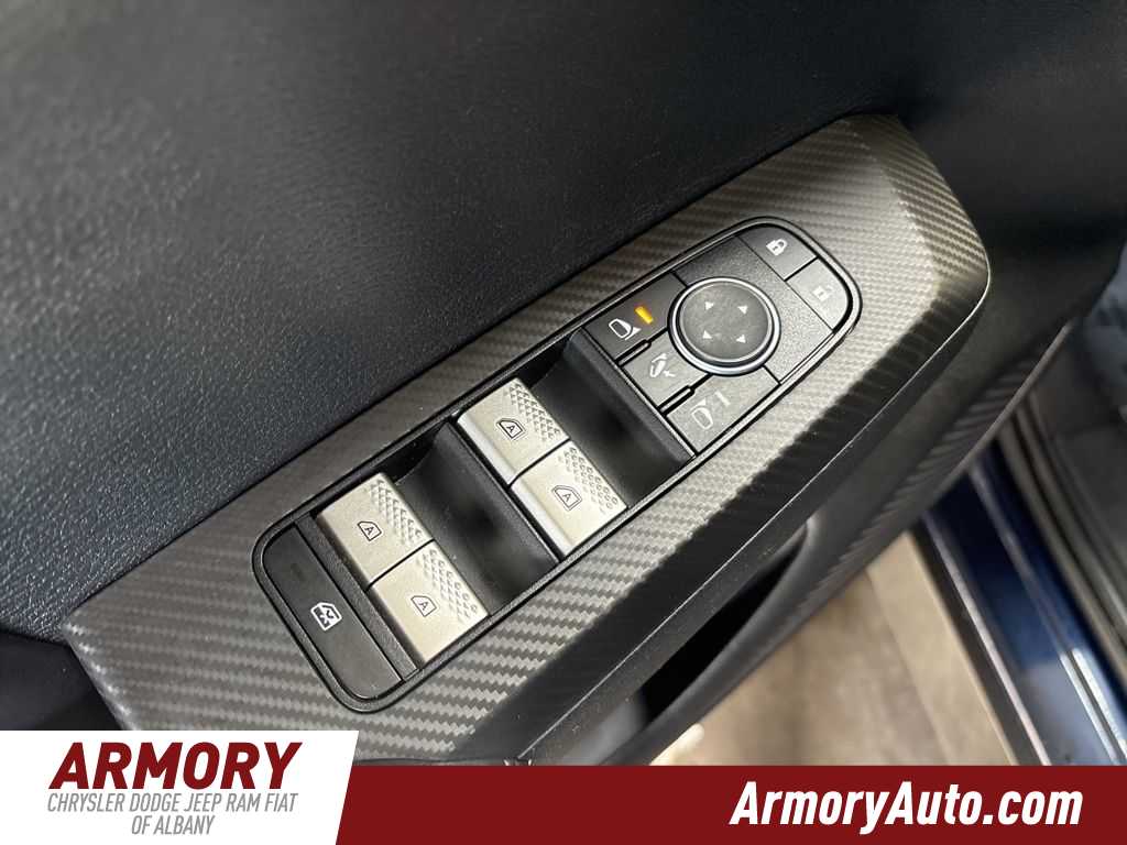 Thumbnail: 2024 Mitsubishi Outlander - 8