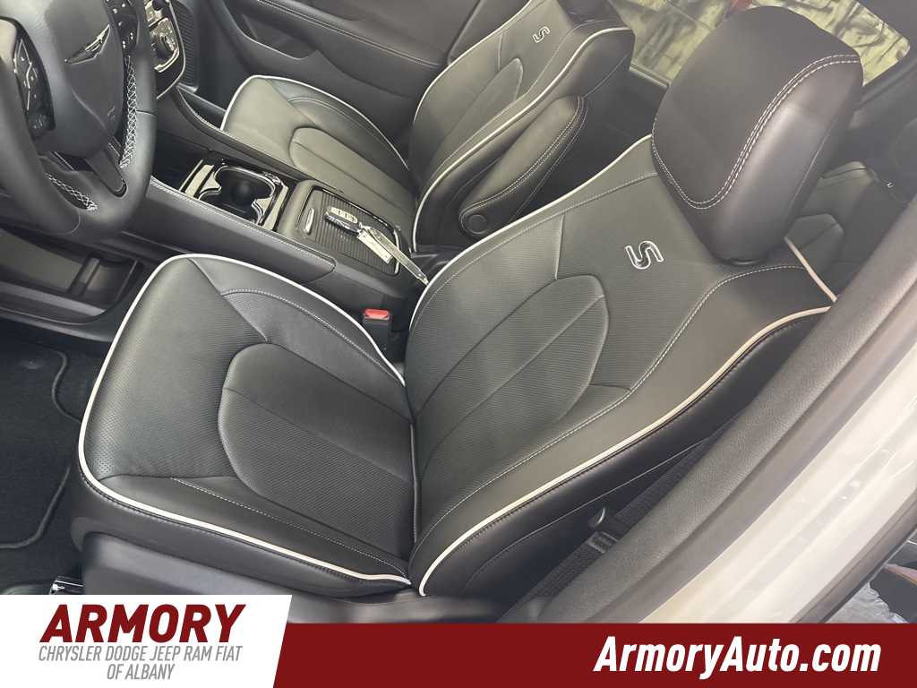 Thumbnail: 2026 Chrysler Pacifica - 10