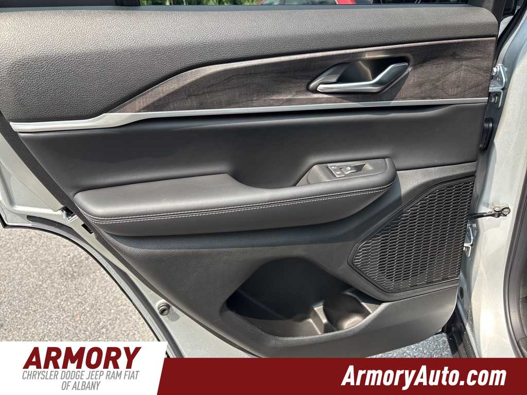 Thumbnail: 2025 Jeep Grand Cherokee - 18