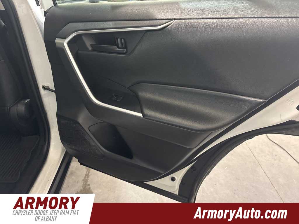 Thumbnail: 2022 Toyota RAV4 - 25