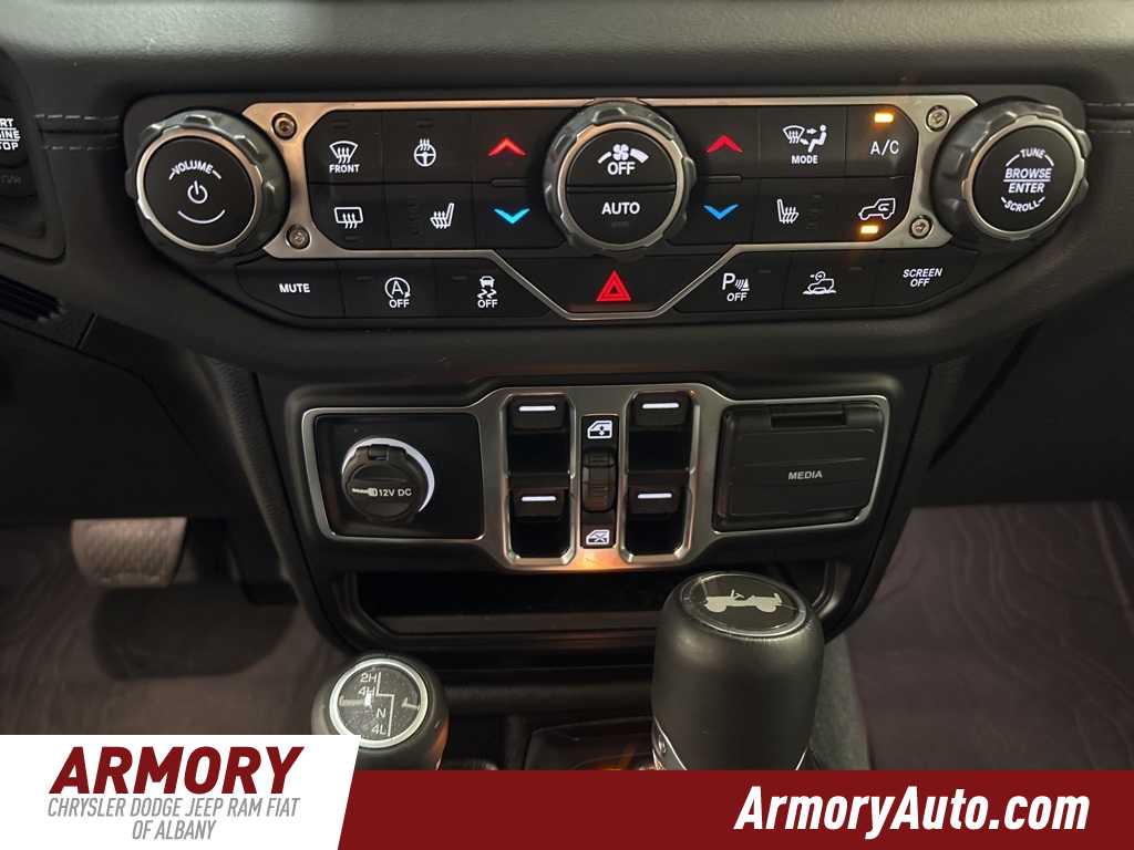 Thumbnail: 2024 Jeep Wrangler - 23