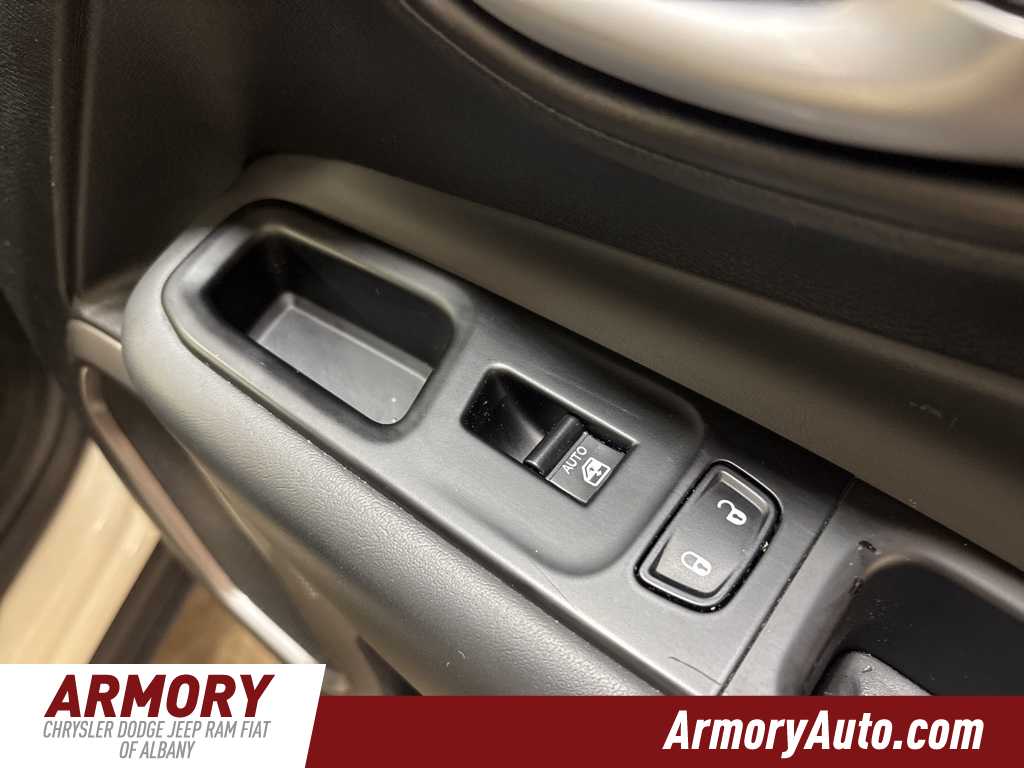 Thumbnail: 2023 Jeep Renegade - 35