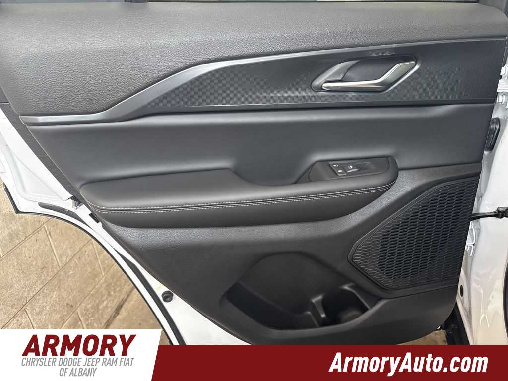 Thumbnail: 2025 Jeep Grand Cherokee - 21