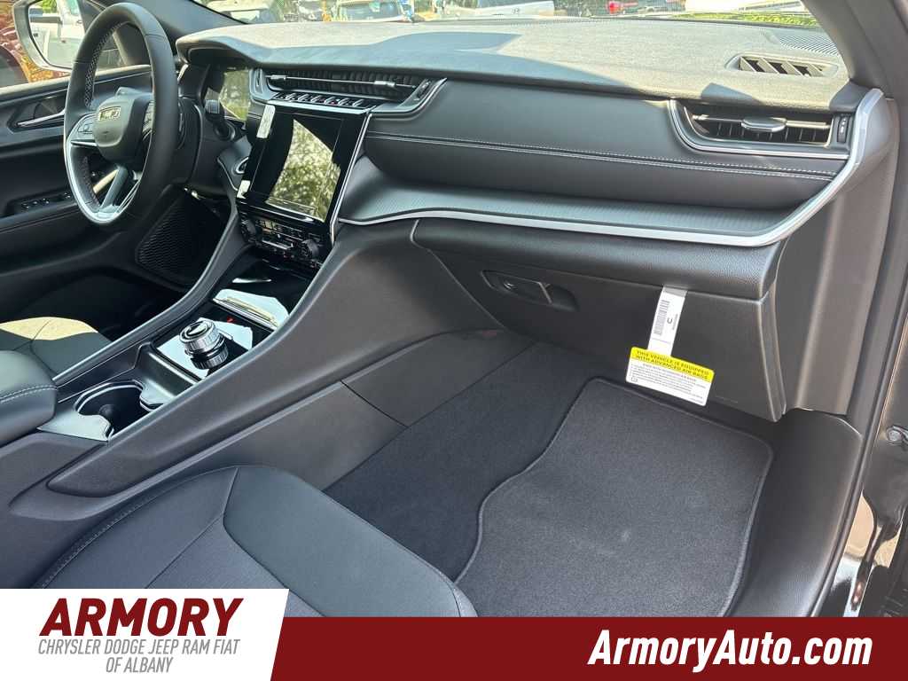 Thumbnail: 2025 Jeep Grand Cherokee L - 37