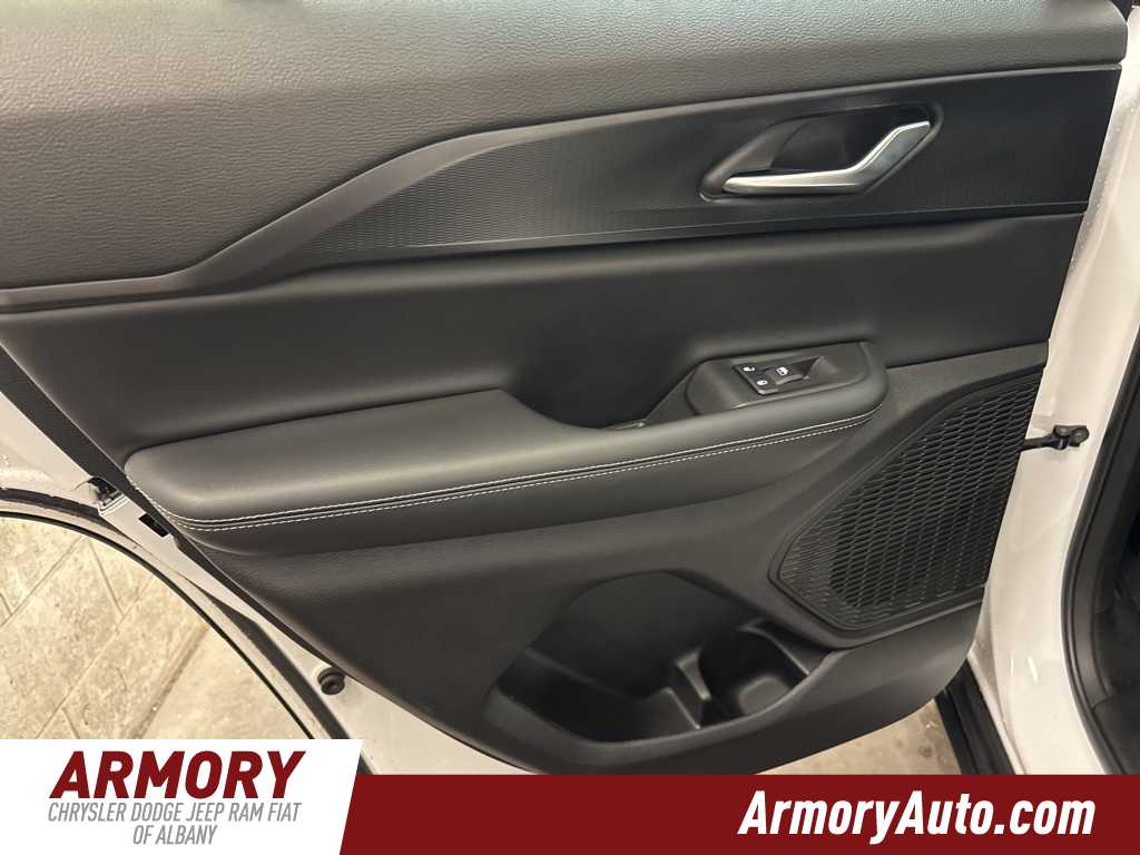 Thumbnail: 2025 Jeep Grand Cherokee - 24