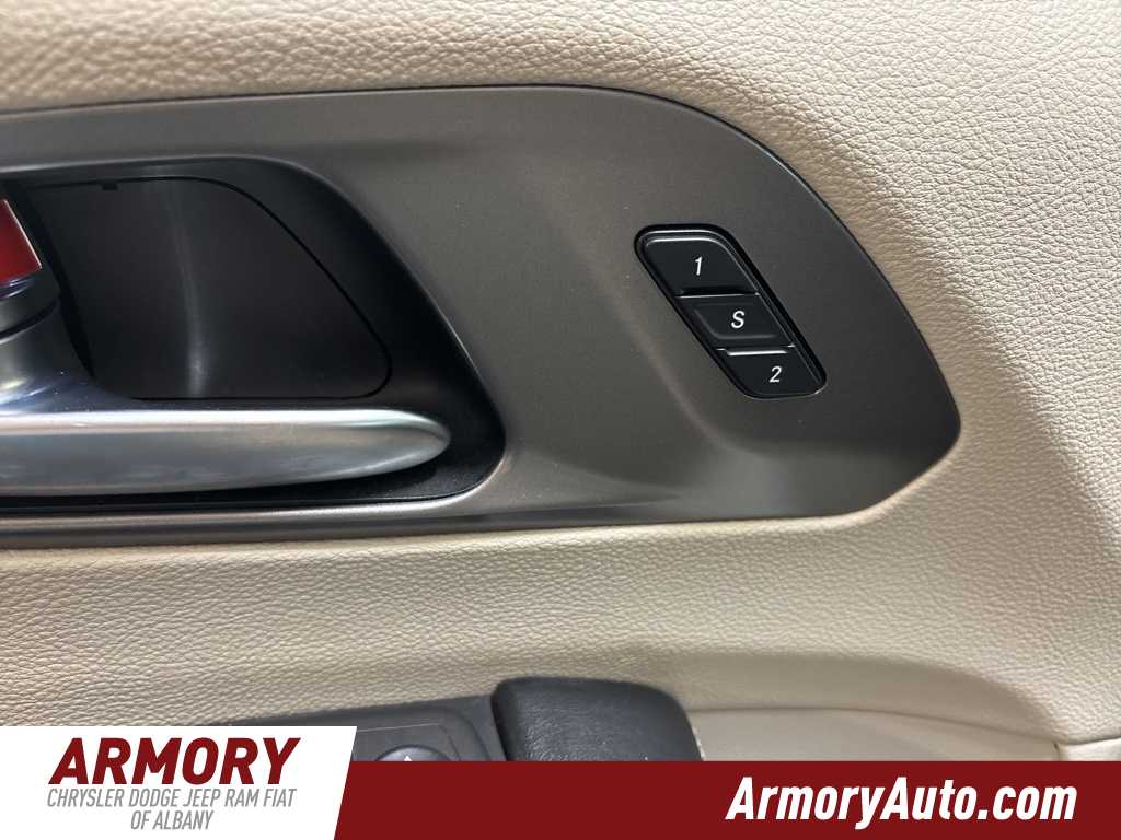 2023 Chrysler Pacifica Touring L 9