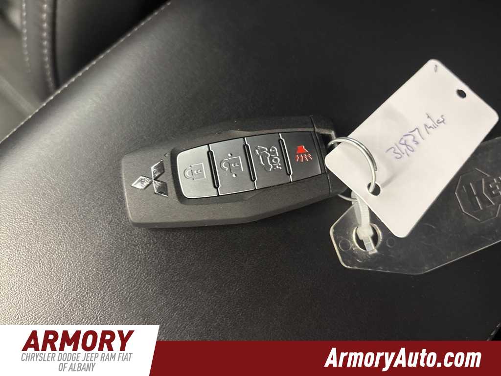 Thumbnail: 2022 Mitsubishi Outlander - 25