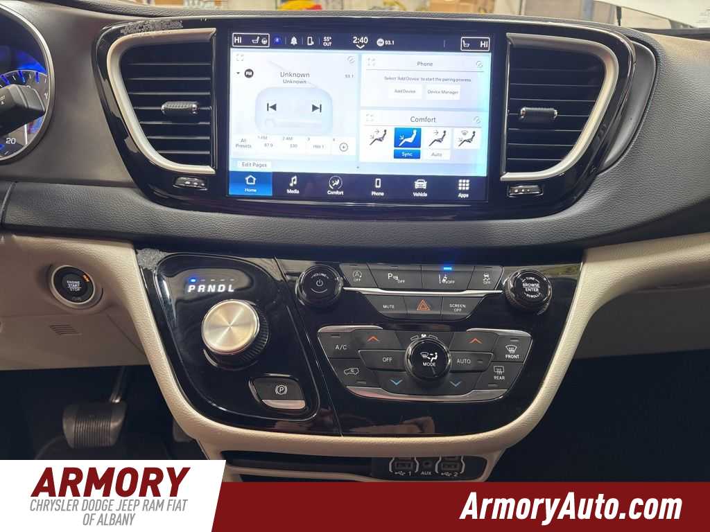 Thumbnail: 2023 Chrysler Pacifica - 16