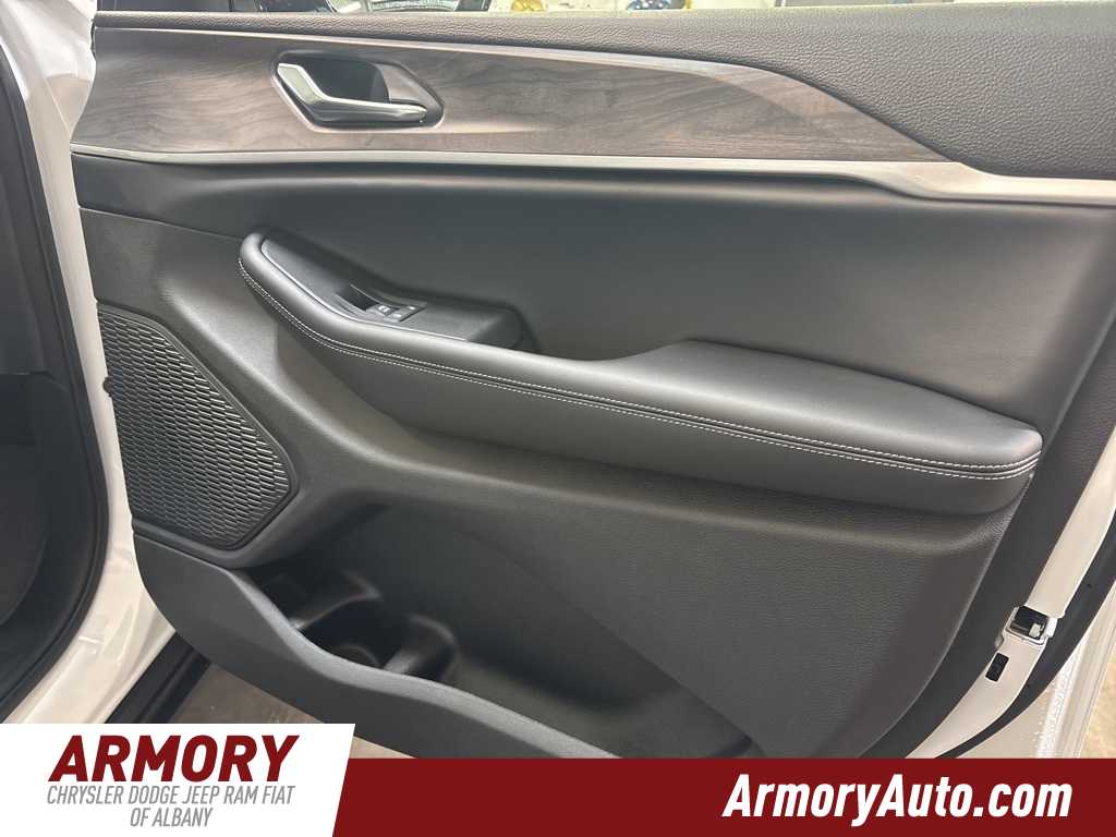 Thumbnail: 2025 Jeep Grand Cherokee - 37