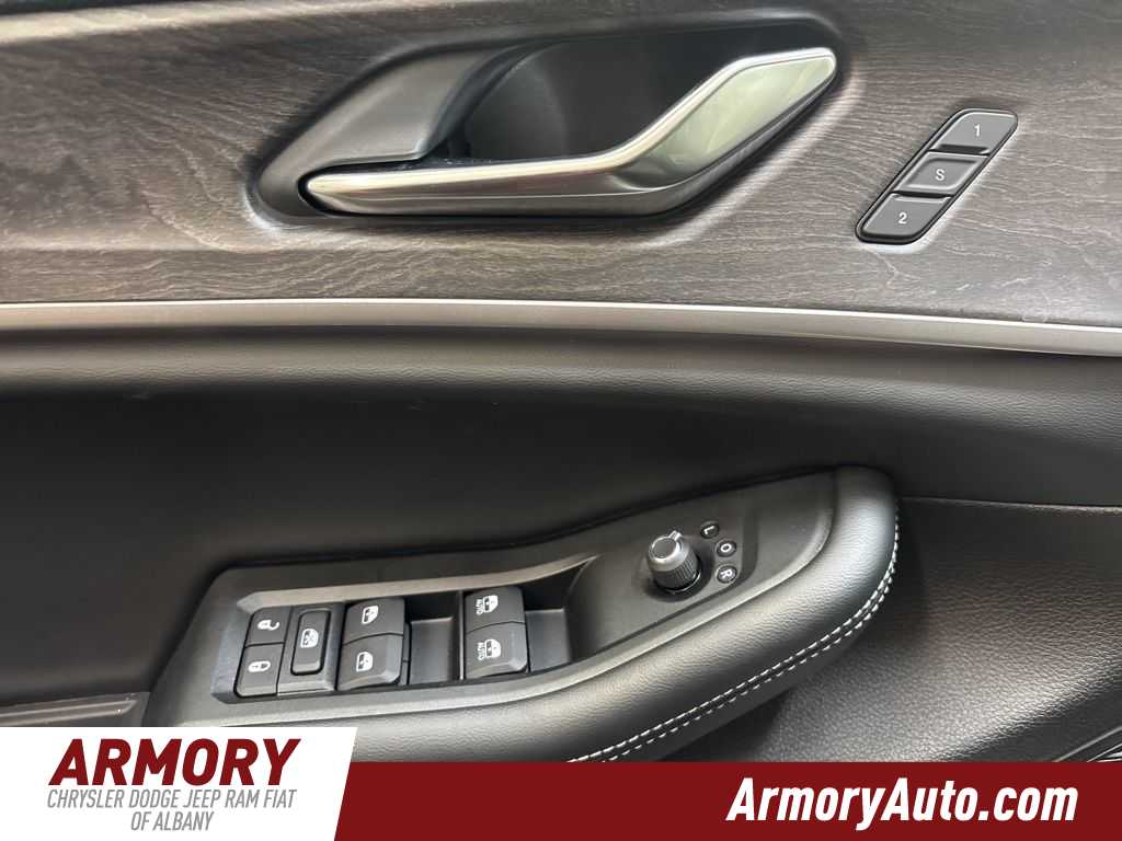 Thumbnail: 2025 Jeep Grand Cherokee - 8