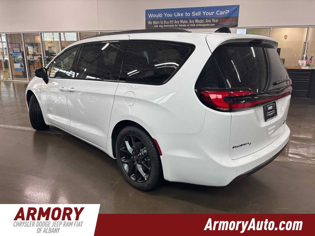 Thumbnail: 2026 Chrysler Pacifica - 6