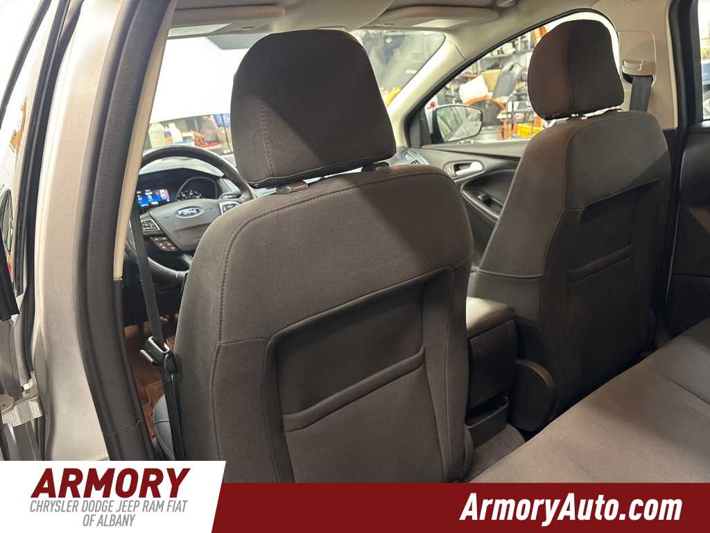 Thumbnail: 2017 Ford Focus - 25