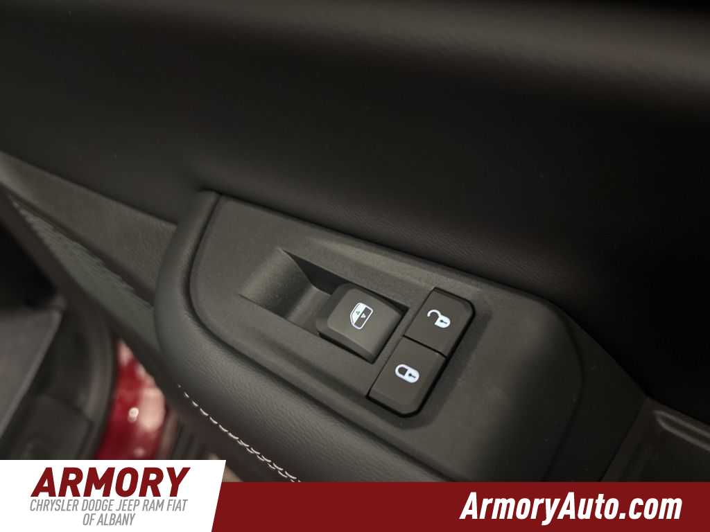 Thumbnail: 2025 Jeep Grand Cherokee - 31