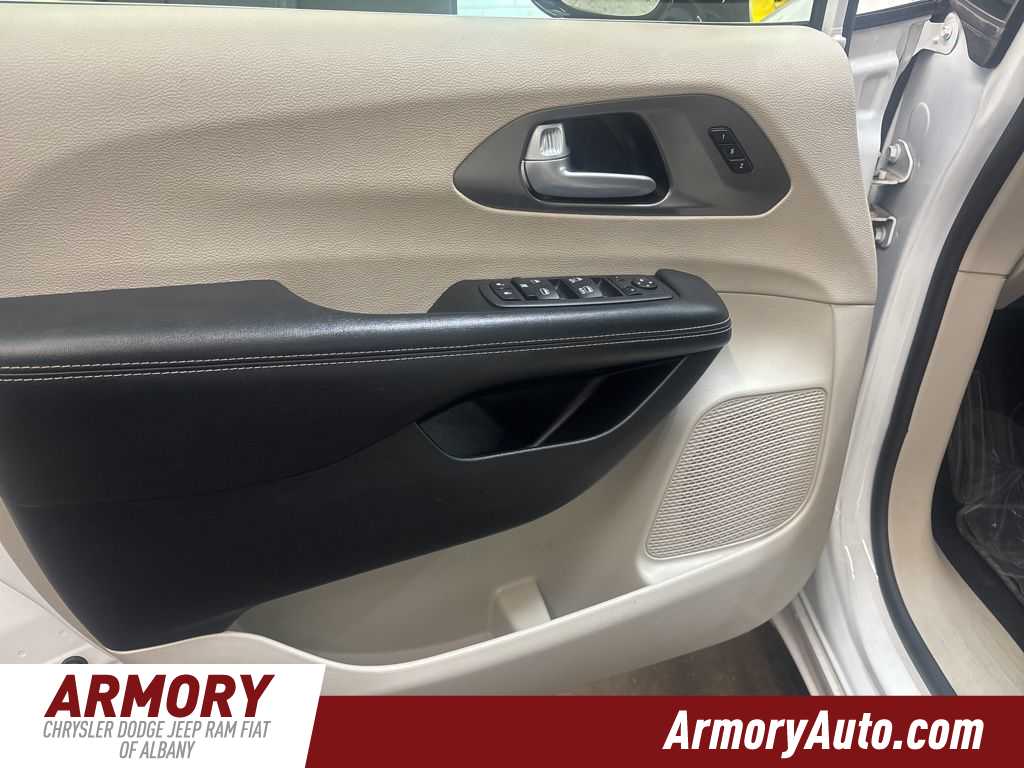 Thumbnail: 2024 Chrysler Pacifica - 7