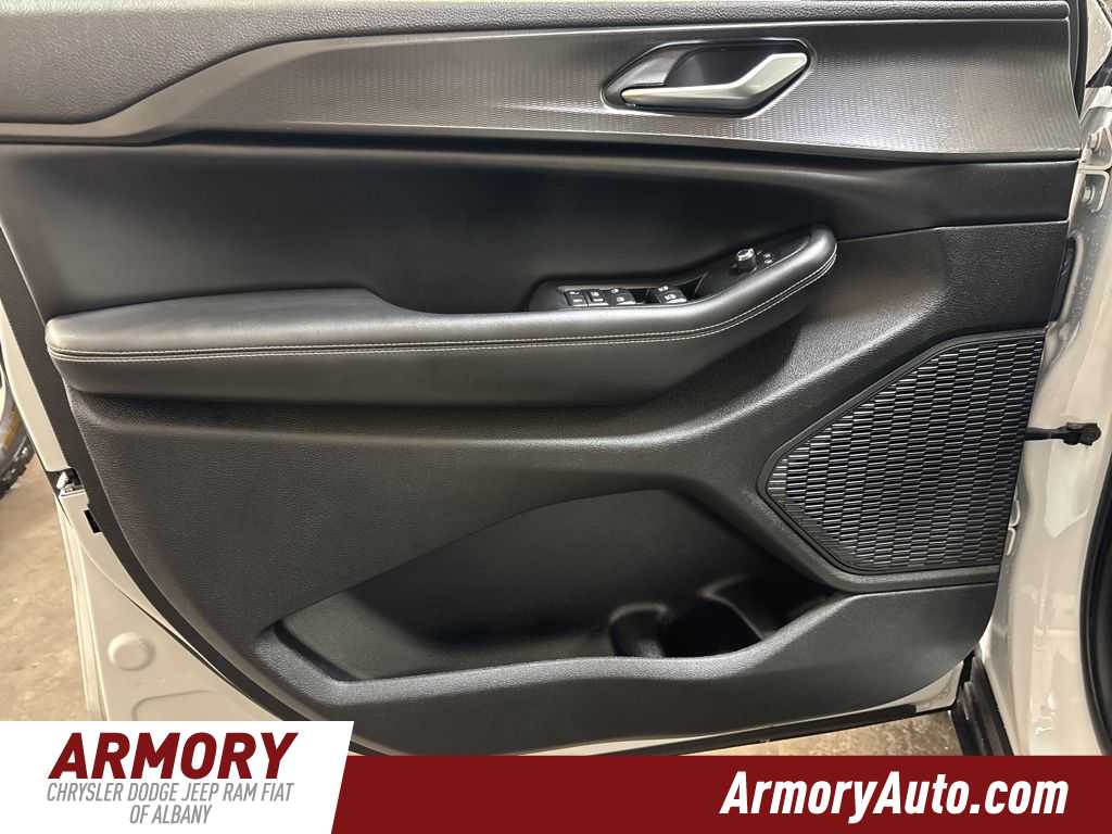 Thumbnail: 2023 Jeep Grand Cherokee L - 7