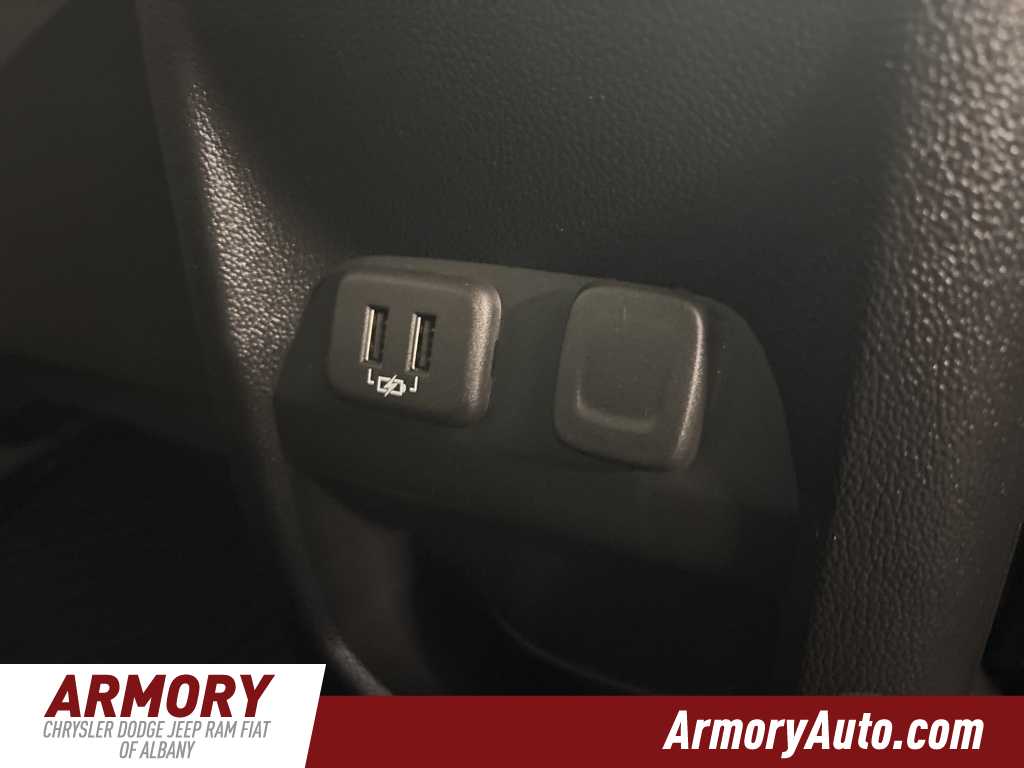 Thumbnail: 2022 Chevrolet Colorado - 30