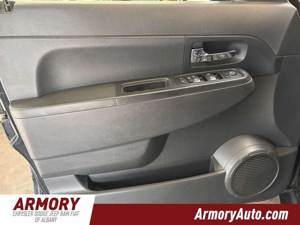 Thumbnail: 2009 Jeep Liberty - 7