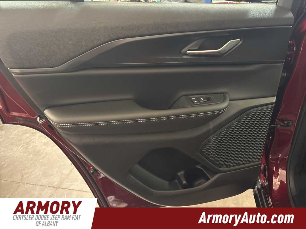 Thumbnail: 2025 Jeep Grand Cherokee - 21