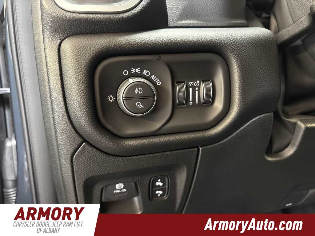 Thumbnail: 2026 RAM 1500 - 10