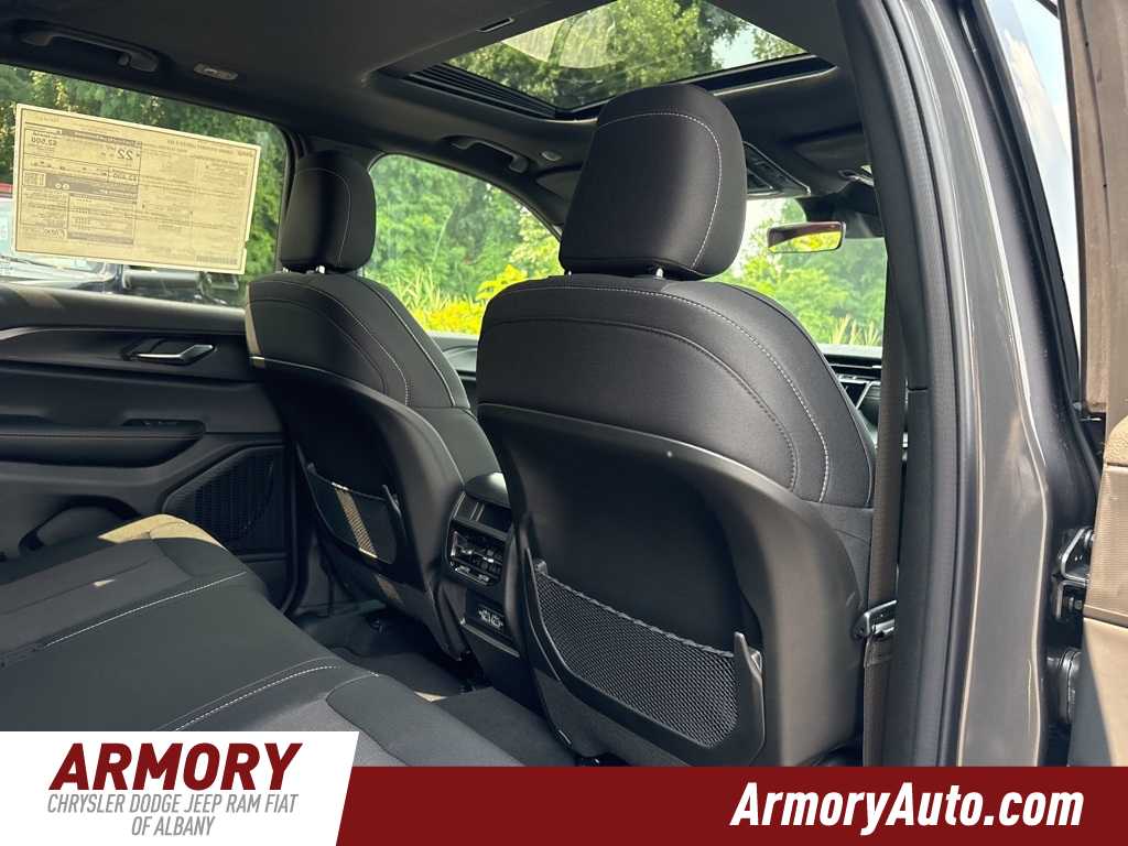 Thumbnail: 2025 Jeep Grand Cherokee - 28