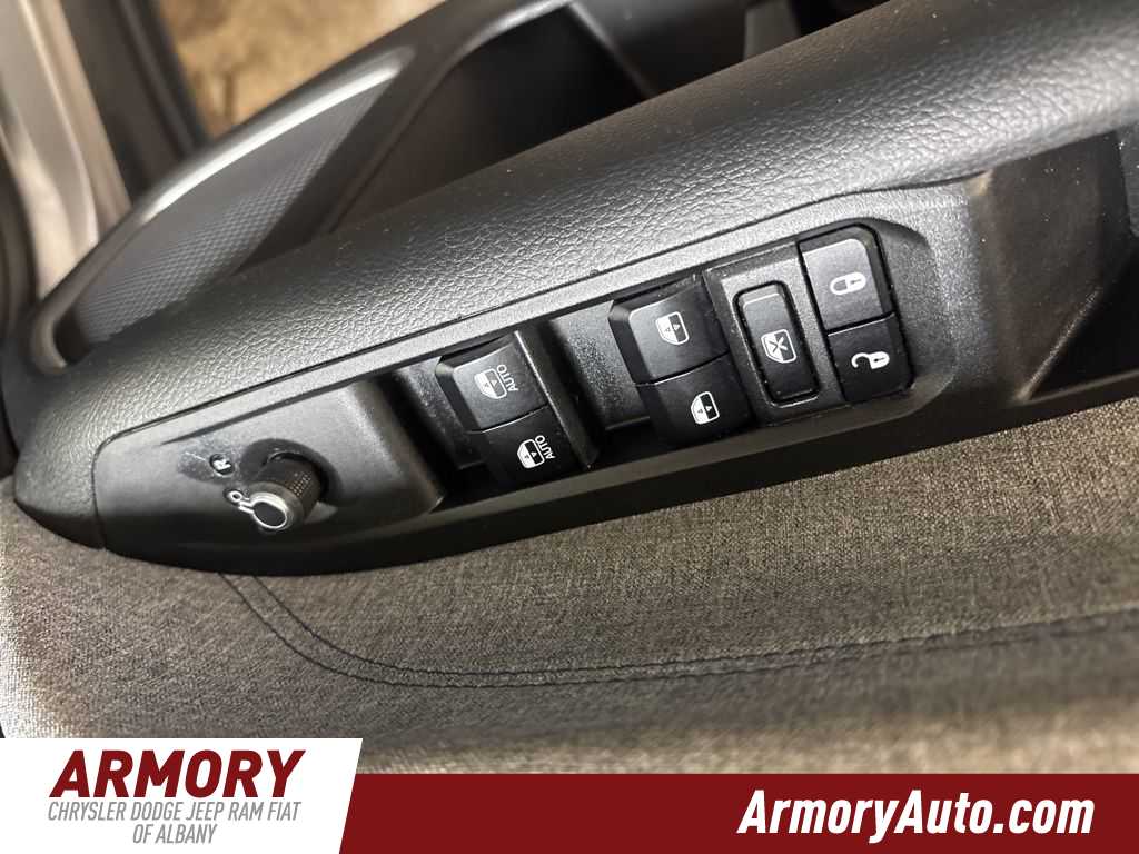 Thumbnail: 2023 Jeep Compass - 8