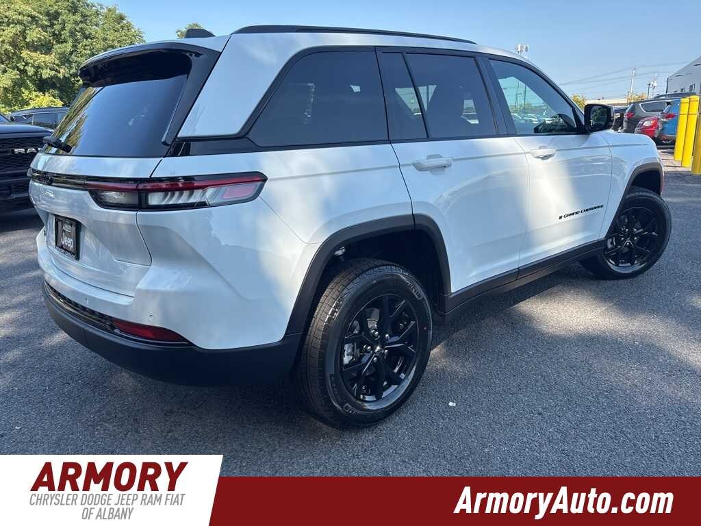 New 2025 Jeep Grand Cherokee Laredo SUV