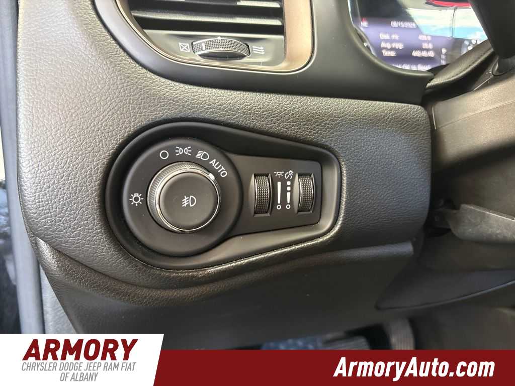 Thumbnail: 2023 Jeep Renegade - 10