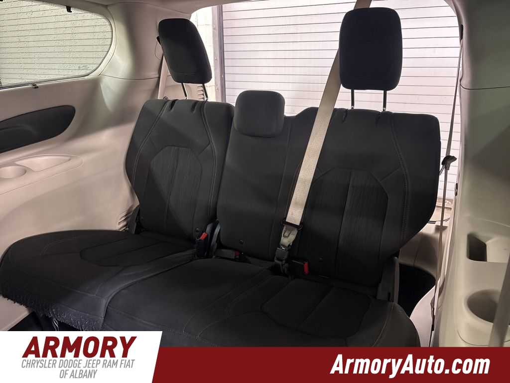 Thumbnail: 2017 Chrysler Pacifica - 25