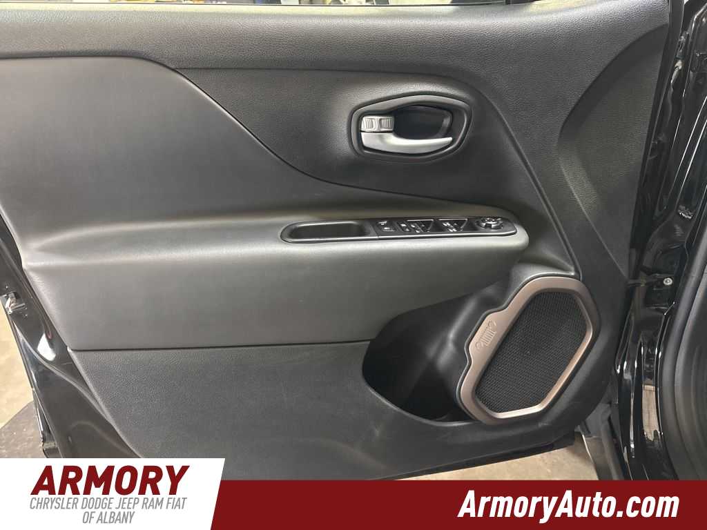 Thumbnail: 2023 Jeep Renegade - 7