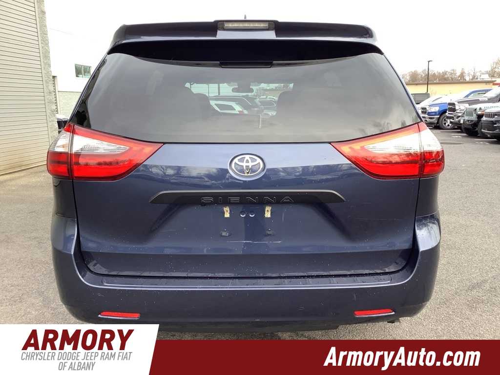 Thumbnail: 2020 Toyota Sienna - 5