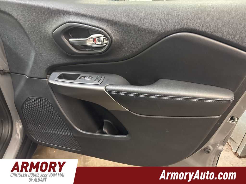 Thumbnail: 2020 Jeep Cherokee - 34