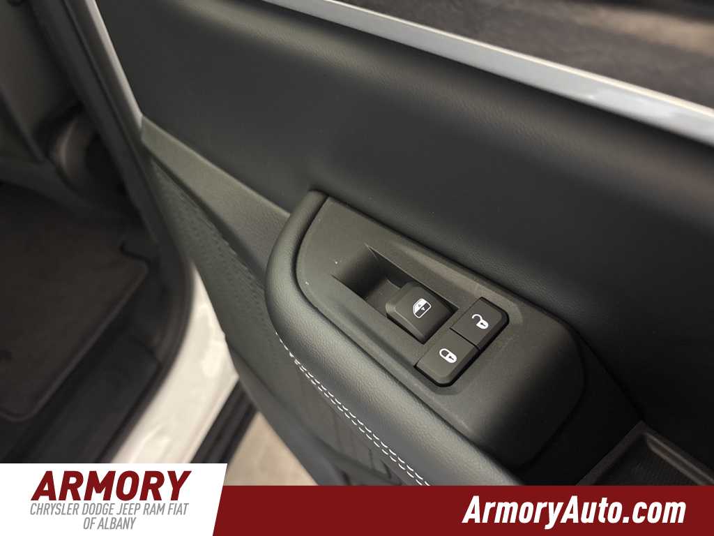 Thumbnail: 2025 Jeep Grand Cherokee - 32