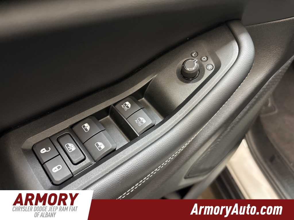 Thumbnail: 2025 Jeep Grand Cherokee - 8