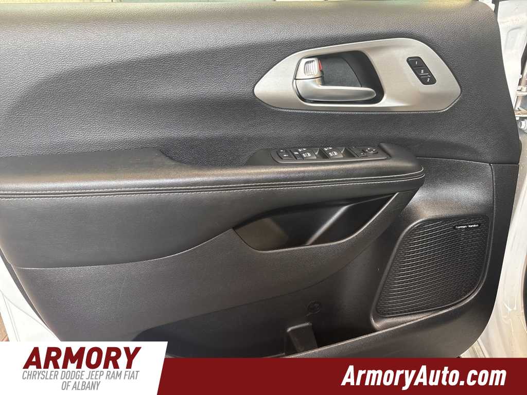 Thumbnail: 2022 Chrysler Pacifica - 7