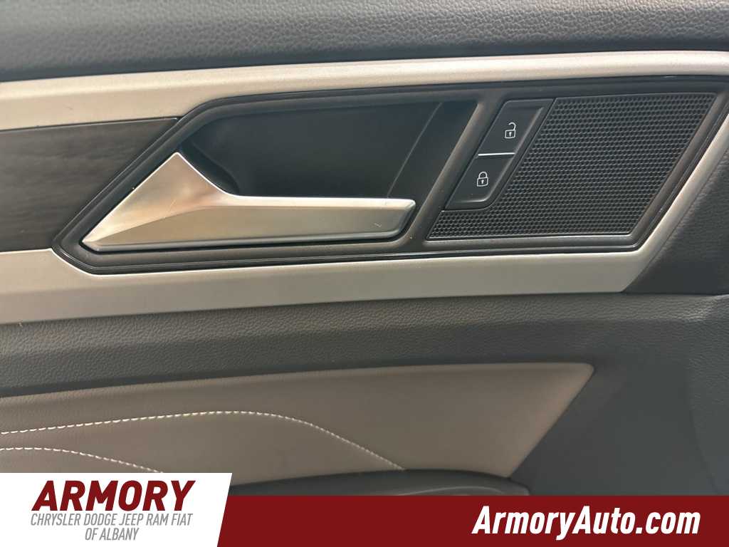 Thumbnail: 2022 Volkswagen Atlas - 8