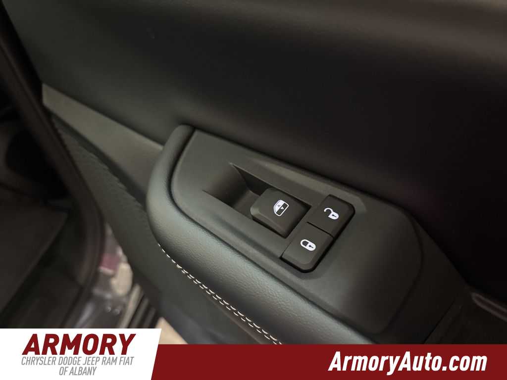 Thumbnail: 2025 Jeep Grand Cherokee - 33