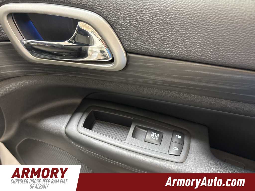 Thumbnail: 2019 Jeep Grand Cherokee - 35