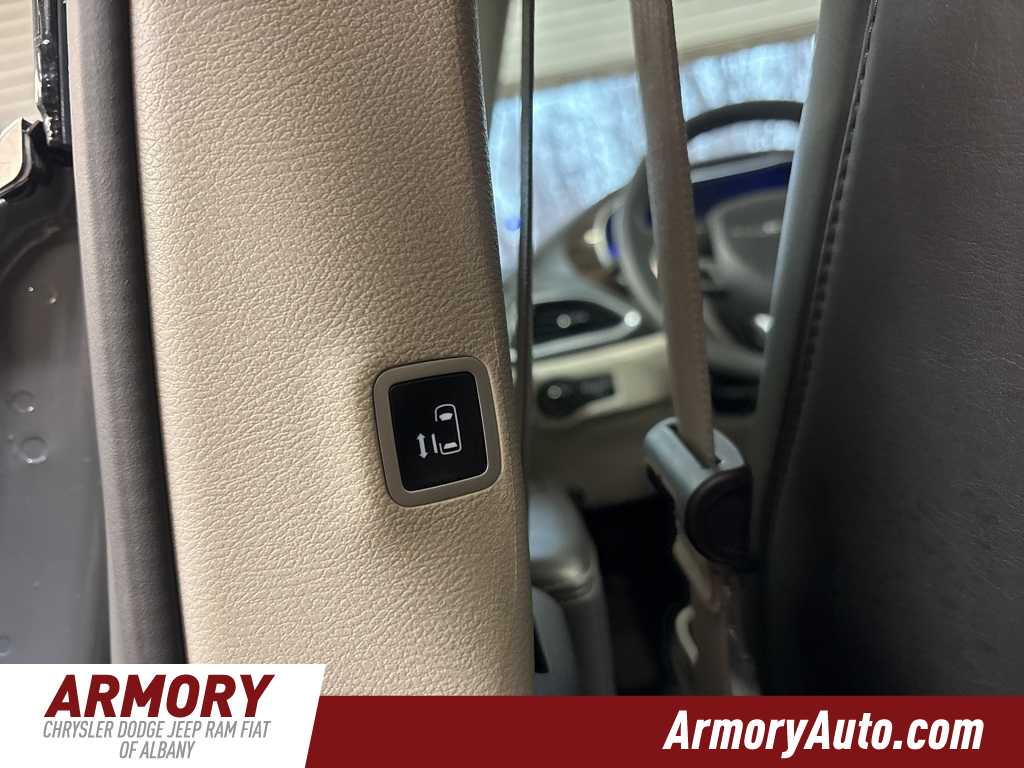 Thumbnail: 2023 Chrysler Pacifica - 28