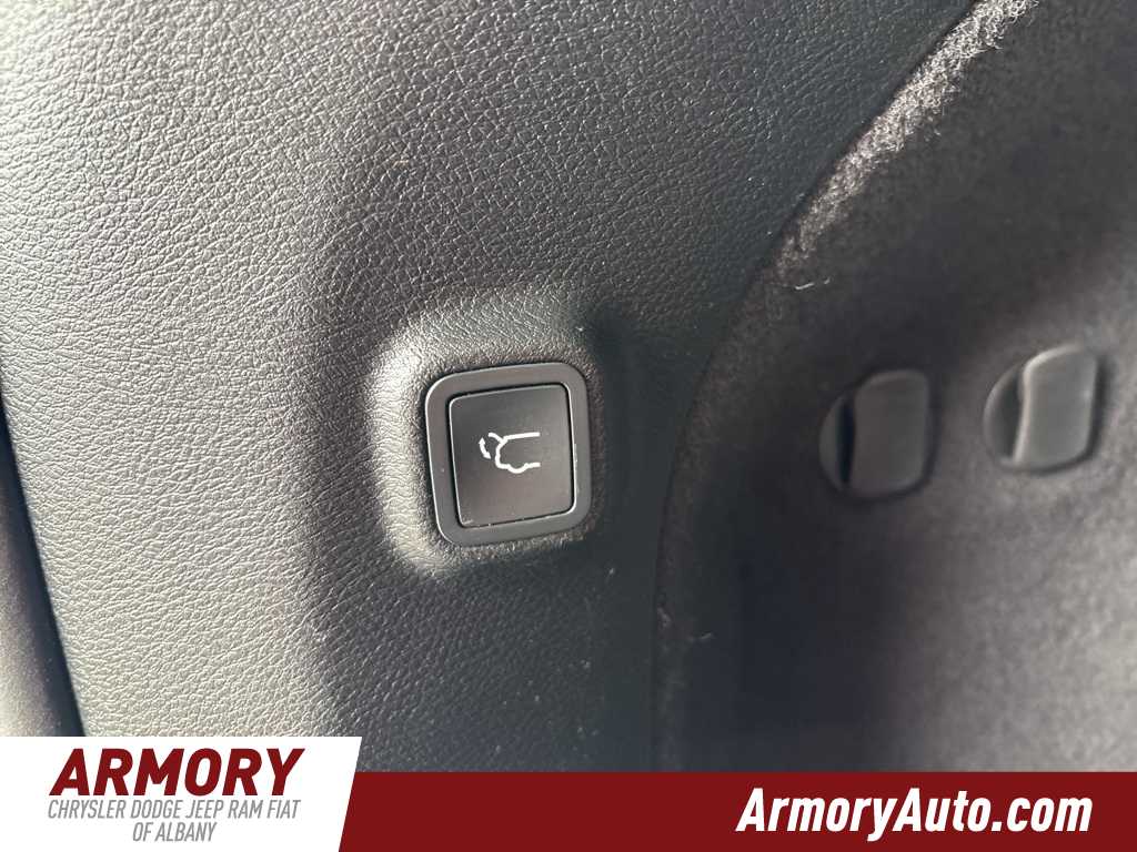 Thumbnail: 2019 Jeep Cherokee - 31