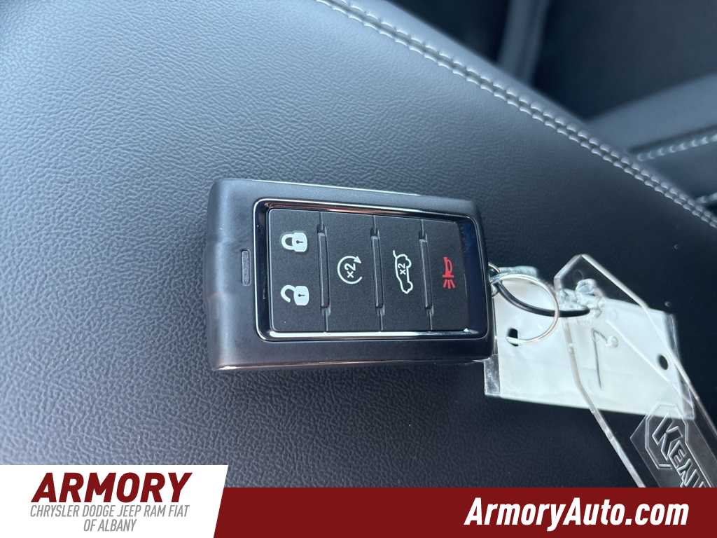 Thumbnail: 2025 Jeep Grand Cherokee L - 16