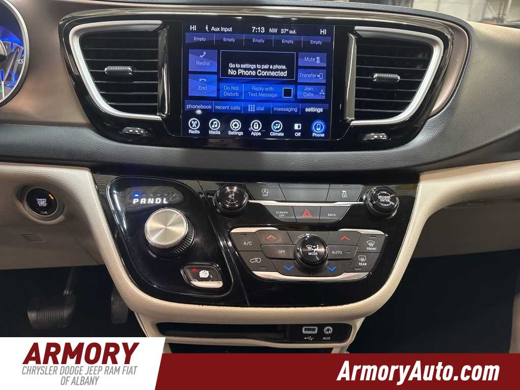 Thumbnail: 2017 Chrysler Pacifica - 16