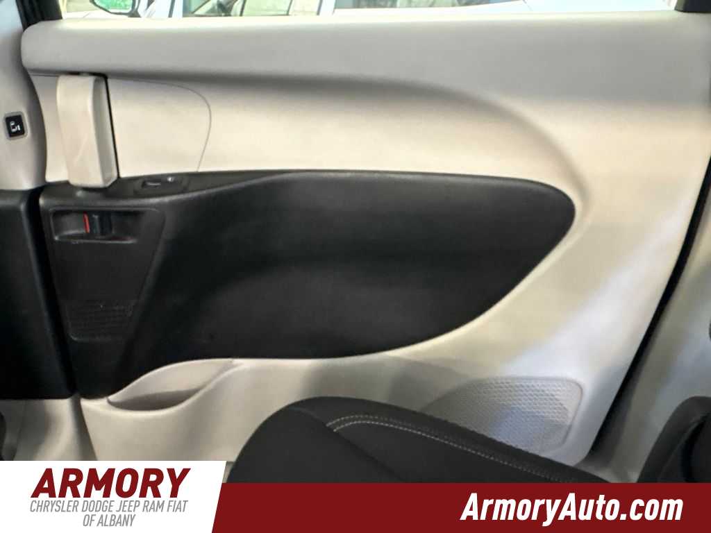 Thumbnail: 2022 Chrysler Voyager - 27